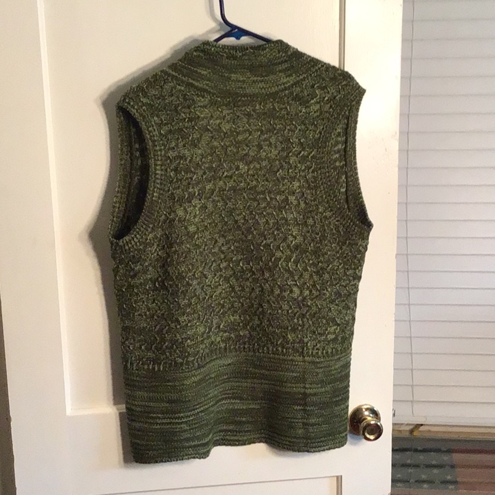 Vest. - Picture 2 of 3
